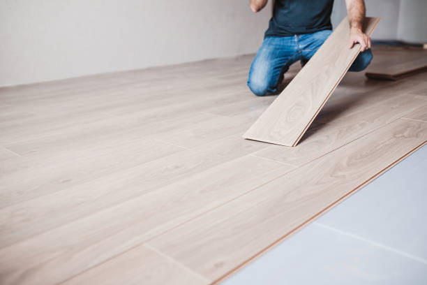 istock Man in jeans on a new laminate floor - laminate laying master 1368921656