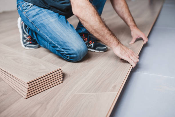 istock The laminate master connects the panels into one whole - do-it-yourself flooring 1368921736