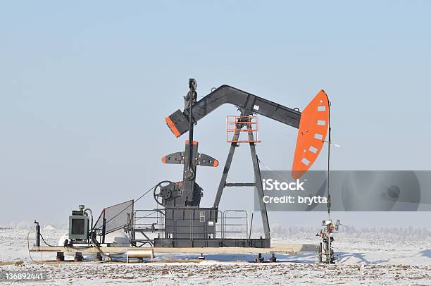 Pumpjack - zdjęcia stockowe i więcej obrazów Ropa naftowa - Ropa naftowa, Rurociąg, Zima