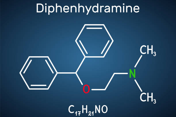 ilustraciones, imágenes clip art, dibujos animados e iconos de stock de difenhidramina, molécula. es un antihistamínico del receptor h1 utilizado en el tratamiento de las alergias estacionales. fórmula química estructural sobre el fondo azul oscuro - formula 1