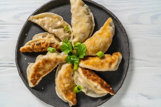 vegan gyozas asian food recipe all plant based ingredients - edible mushroom shiitake mushroom fungus chinese cuisine imagens e fotografias de stock