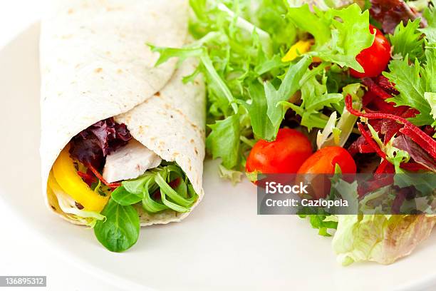 Salada De Galinha Sanduíche Embrulhada - Fotografias de stock e mais imagens de Alface - Alface, Alimentação Saudável, Almoço