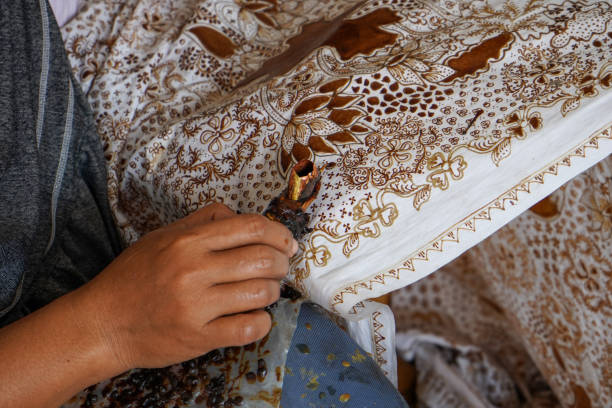 istock The technique of making batik by writing using a canting tool. Canting consists of nyamplung, cucuk, gagang or handles made of copper, bamboo and wax. Cecek, loron, telon, prapat, telon, liman, byok. 1368968235