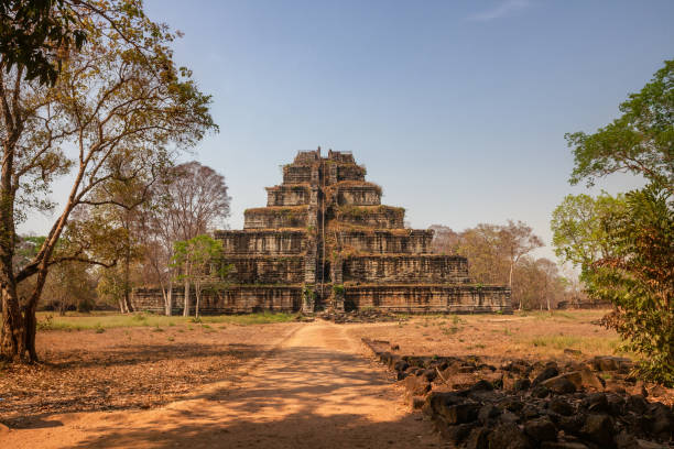 prasat prang - cambodia traditional culture ancient angkor stock-fotos und bilder