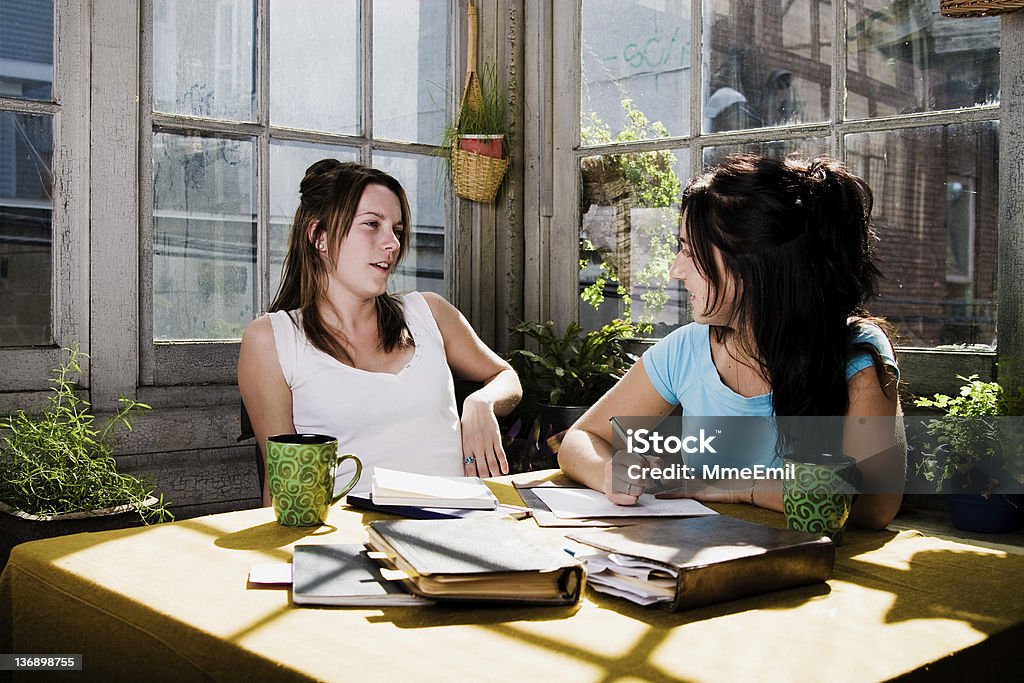 Universität Studenten zu homeworks - Lizenzfrei Bildung Stock-Foto