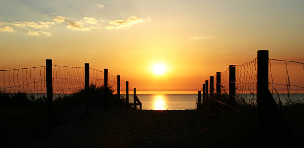 valla de línea - darwin northern territory australia sunset fotografías e imágenes de stock