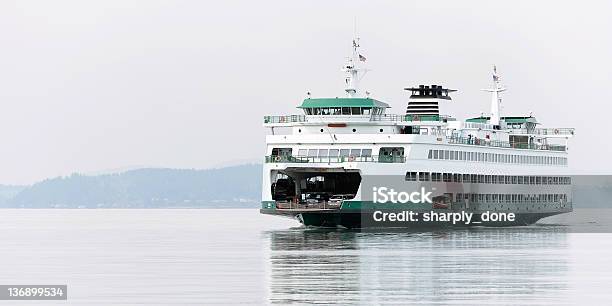Grande Traghetto Passeggeri - Fotografie stock e altre immagini di Traghetto - Traghetto, Stato di Washington, Isola di Bainbridge