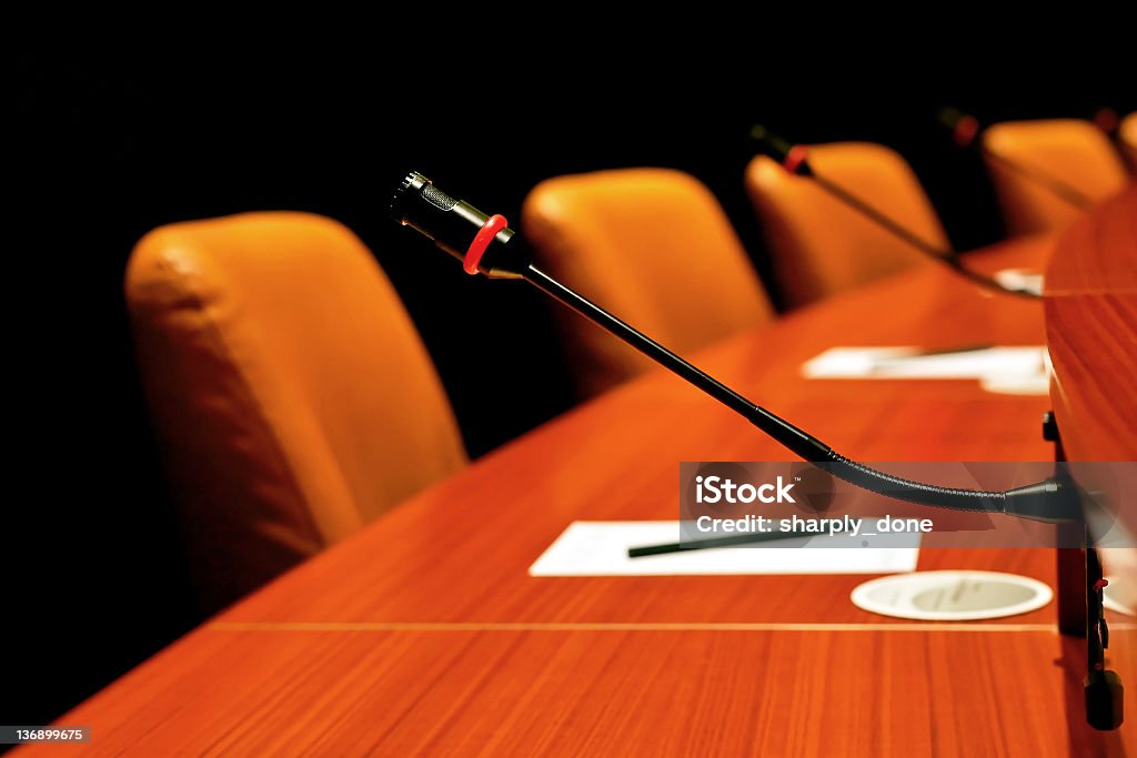 Mesa redonda para conferencias - Foto de stock de Mesa redonda - Reunión libre de derechos