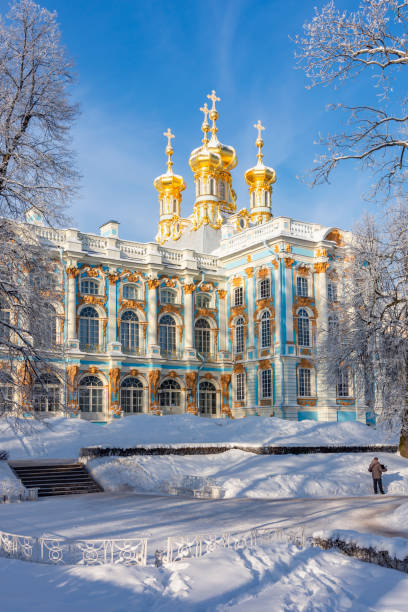 chiesa della resurrezione del palazzo di caterina in inverno, pushkin, san pietroburgo, russia - palazzo di caterina foto e immagini stock