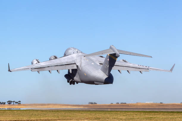 미국 공군 (usaf) 보잉 c-17a 글로브 마스터 iii 군��용 수송 항공기 아발론 공항출발. - boeing 뉴스 사진 이미지