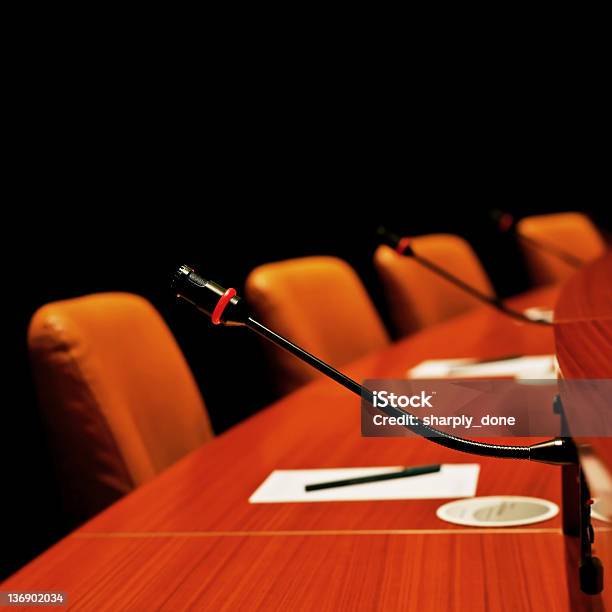 Xl Круглый Стол Для Конференций — стоковые фотографии и другие картинки Заседание кабинета - Заседание кабинета, Панельное обсуждение, Микрофон