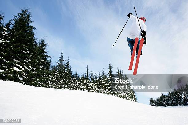 Xxl Esquí Acuático Big Air Stunt Foto de stock y más banco de imágenes de Cielo - Cielo, Nieve, Paisaje no urbano