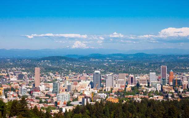 istock City view - Portland, Oregon 1369025121