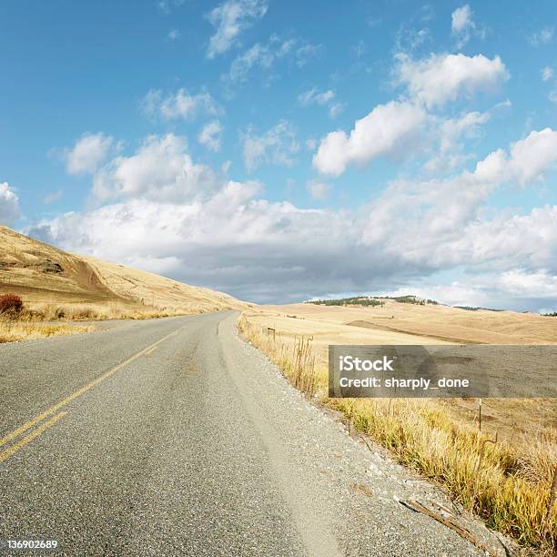 Foto de Ggg Altas Planícies Do Deserto De Estrada e mais fotos de stock de A caminho - A caminho, Abstrato, Azul