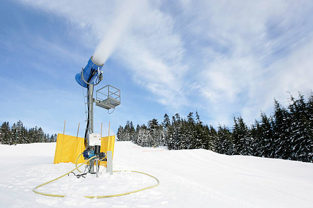 xxl nieve de la máquina - mountain winter season machine snow making machine fotografías e imágenes de stock