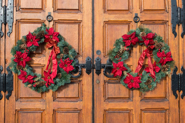 istock Christmas Wreaths 1369041544