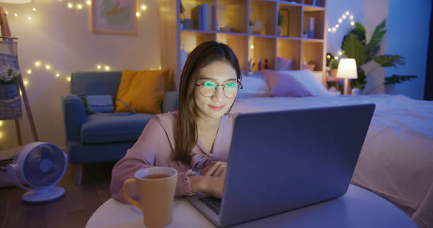 freelance woman work from home