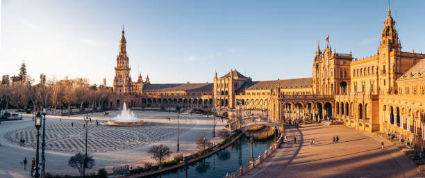 plaza de españa in seville, spain 2022 - plaza de espana spain seville famous place fotografías e imágenes de stock