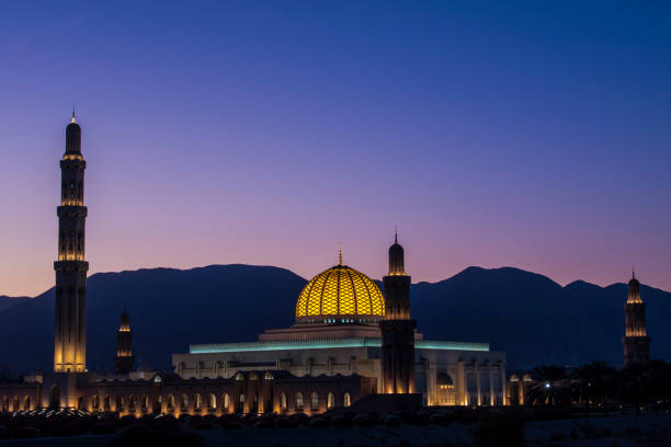 grande moschea del sultano qaboos a muscat, oman. - oman greater masqat built structure mosque foto e immagini stock