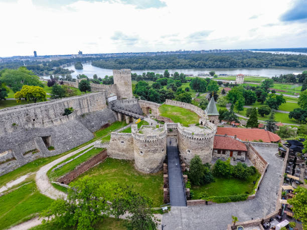 fortaleza de kalemegdan en belgrado, serbia - belgrado serbia fotografías e imágenes de stock