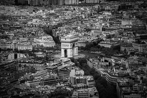 Scenic Arc de Triomphe in black and white