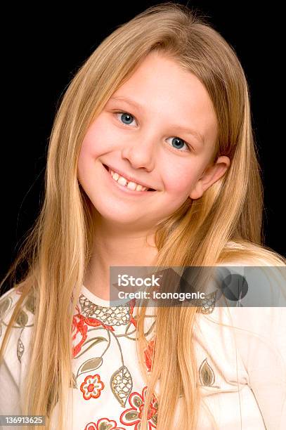 Szczęśliwy Uśmiech Dziecka - zdjęcia stockowe i więcej obrazów Blond włosy - Blond włosy, Czarny kolor, Dziecko
