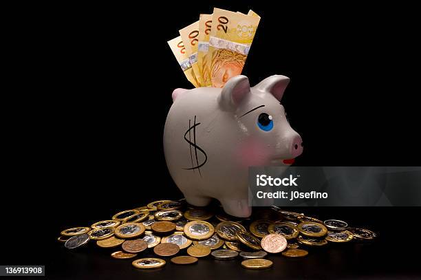 Свиньякопилка С Деньги — стоковые фотографии и другие картинки Бразилия - Бразилия, Бумажные деньги, Сейфовая дверь