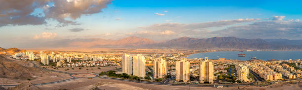 panoramic aerial view on eilat (israel) and aqaba (jordan) cities - gulf of aqaba imagens e fotografias de stock