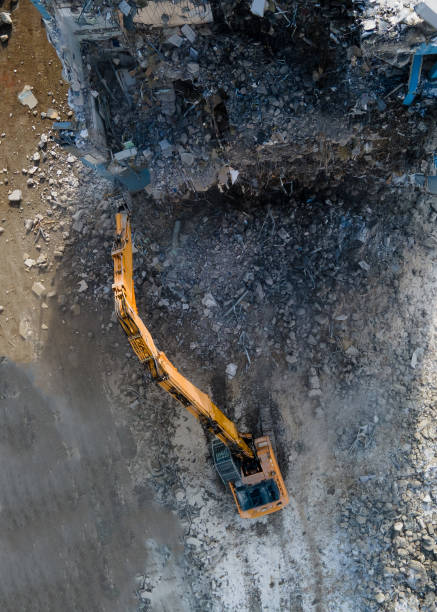 istock Excavator with Hydraulic Shears in action 1369157522