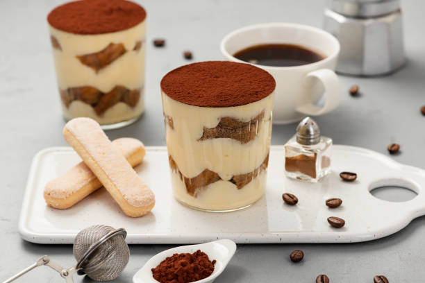 sobremesa-tiramisu da itália - biscotti italian culture cookie restaurant - fotografias e filmes do acervo