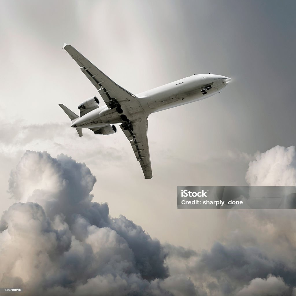 XL 企業ジェットから着陸する飛行機のストーム - ビジネス自家用機のロイヤリティフリーストックフォト