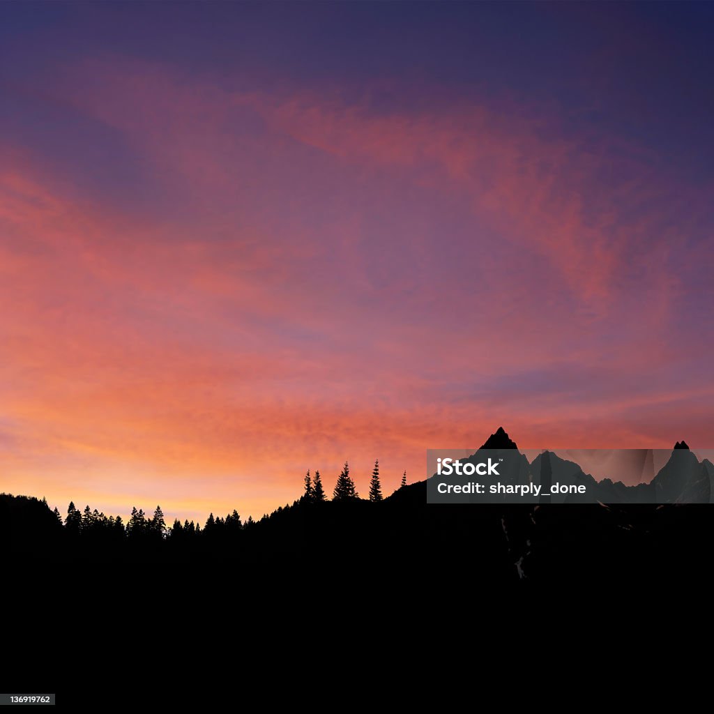 XXXL colorido pôr do sol de montanha - Foto de stock de Beleza royalty-free