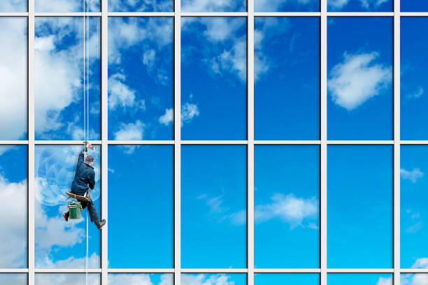 xxl limpiacristales - cleaning window window washer built structure fotografías e imágenes de stock