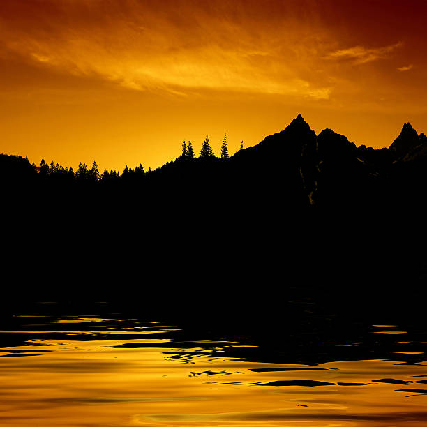 istock XXXL mountain lake sunset 136920317