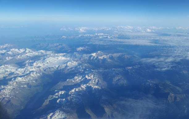 スイスアルプス上空からの眺め - mountain range earth sky airplane ストックフォトと画像