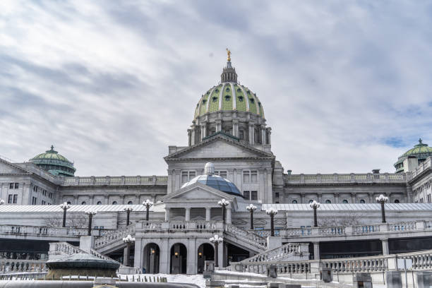 edifício do capitólio de harrisburg, pensilvânia - pennsylvania harrisburg government state - fotografias e filmes do acervo