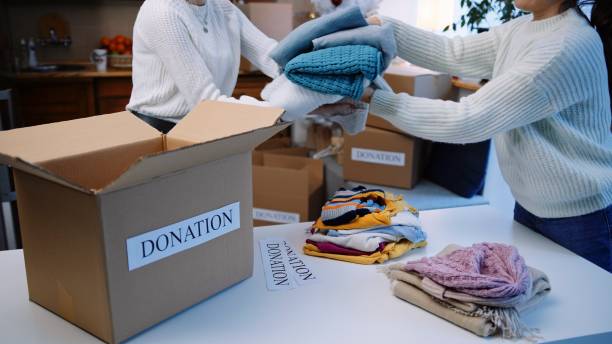 istock Preparing donation boxes during the winter holidays. Christmas charity. 1369224772