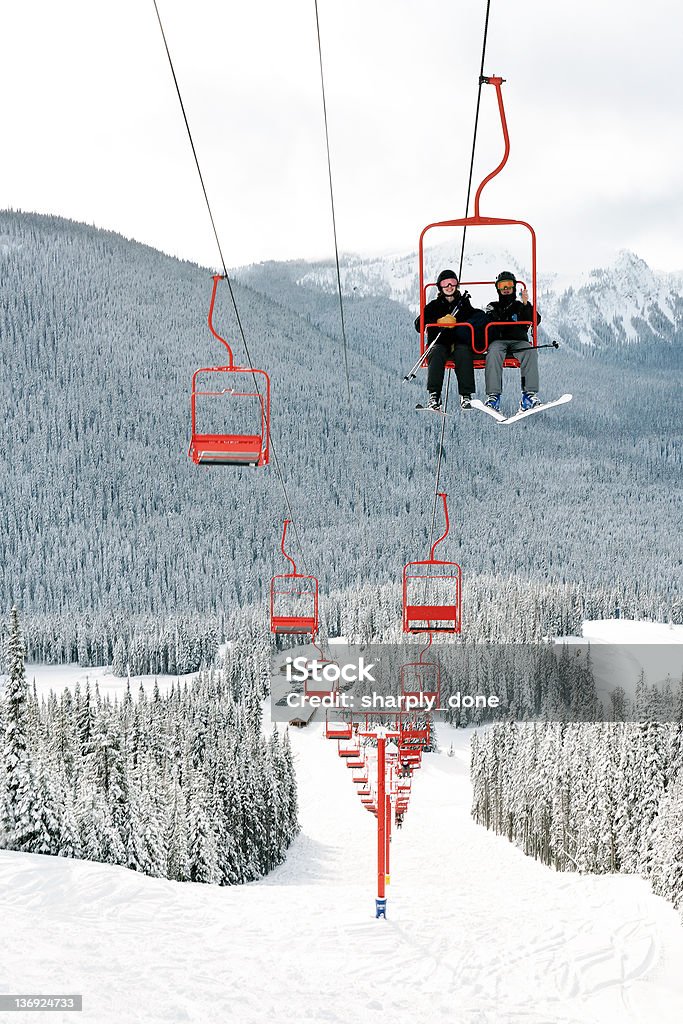 Skifahren Paar auf dem Sessellift - Lizenzfrei Abenteuer Stock-Foto