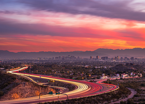 Autopista que conduce al centro de Phoenix, Arizona photo