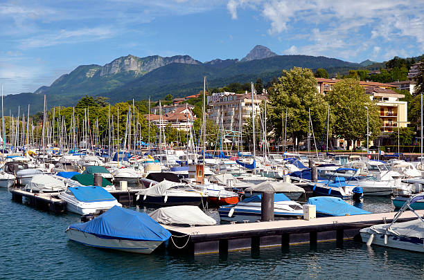 The port of Evian-les-bains in France Port of Evian-les-Bains on the banks of Léman lake to the east of France, commune in the Haute-Savoie department in the Rhône-Alpes region, mountains in the background evian les bains stock pictures, royalty-free photos & images