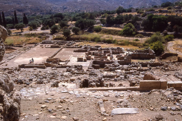 Jars and storage pits.