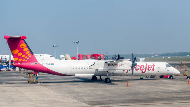 SpiceJet Aircraft Kolkata - 05 Feb, 2022 - Aircraft of SpiceJet getting ready for takeoff spicejet stock pictures, royalty-free photos & images