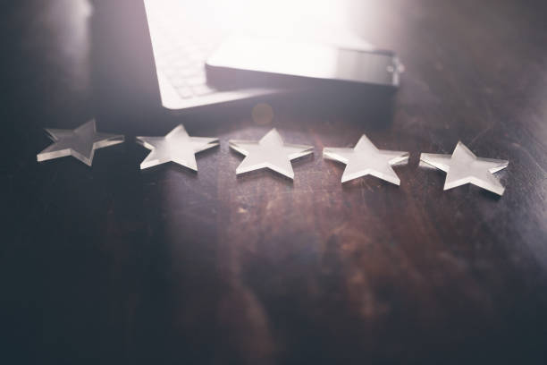 istock Online 5 star customer rating 1369353815