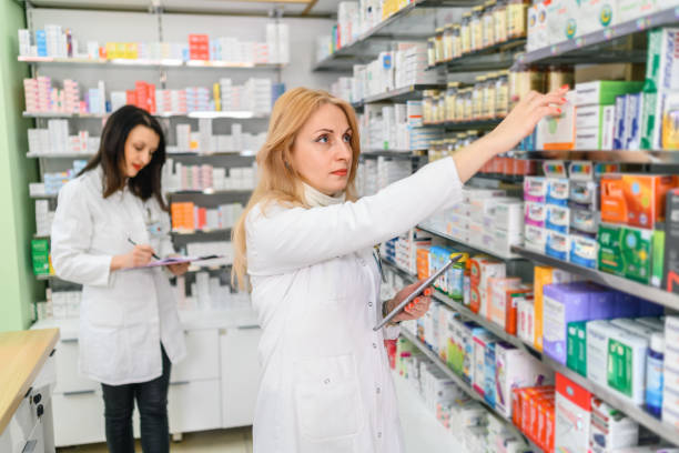 istock Pharmacists at a drugstore 1369364110