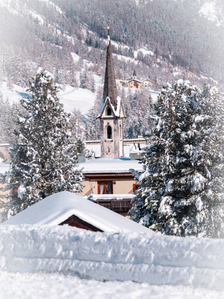 колокольня церкви в cinuos chel - engadine switzerland village church стоковые фото и изображения