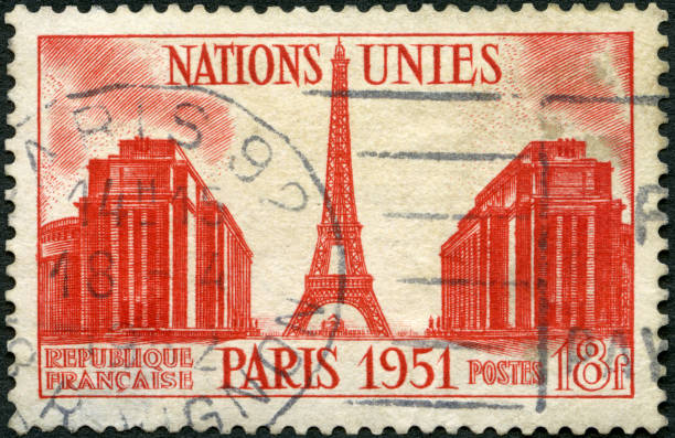 znaczek pocztowy wydrukowany we francji przedstawia pałac chaillot i wieżę eiffla - palais de chaillot zdjęcia i obrazy z banku zdjęć