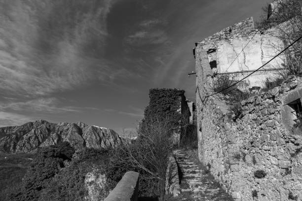 istock Rocchetta al Volturno, Molise, Italy 1369398552