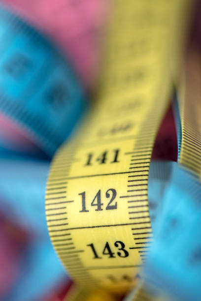 cloth tape measures close-up - textile healthy eating instrument of measurement tape measure imagens e fotografias de stock