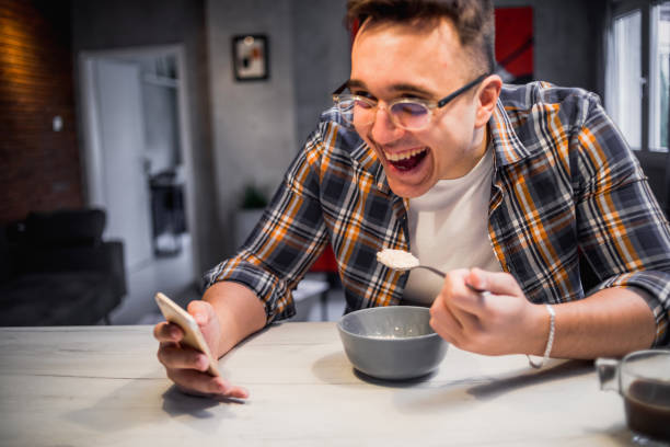 istock He spends every morning on social media 1369405256