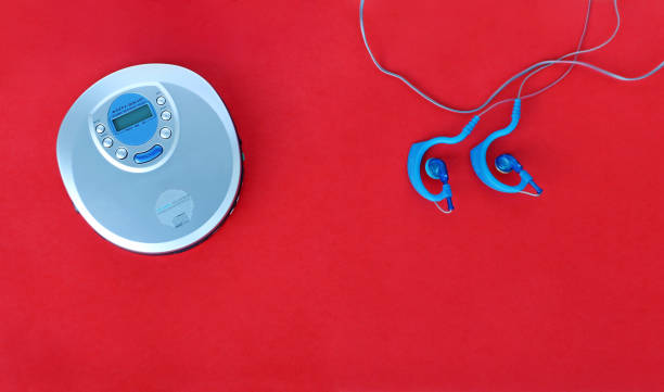 a cd player and earphones from the 90s to listen to music on the go - cd player imagens e fotografias de stock